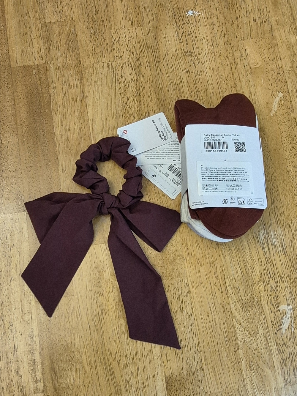 Lululemon SET Big Bow Burgundy Scrunchie & 3 Pack Daily Essential Socks